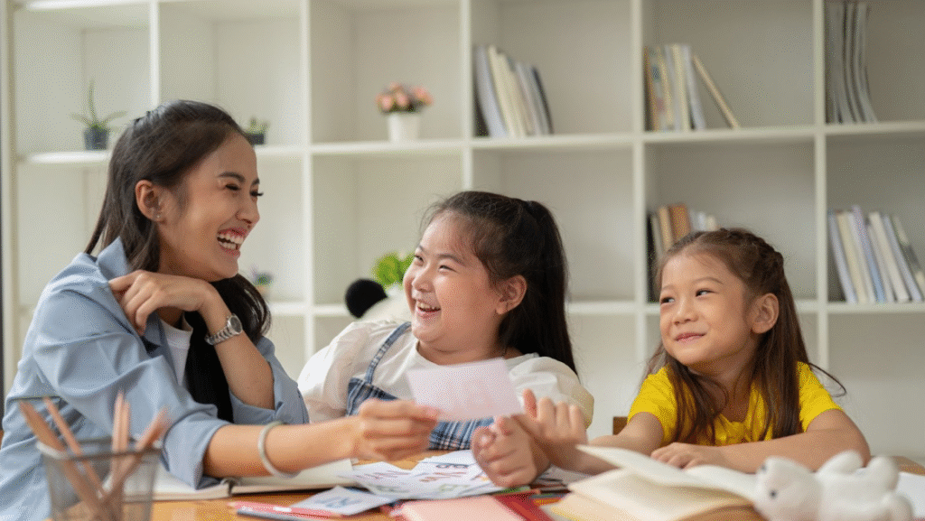 Bố mẹ nên tạo môi trường thực hành nói tiếng Anh với các con