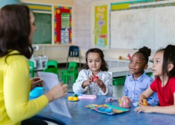 Kết nối chặt chẽ với giáo viên