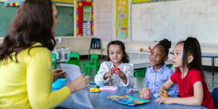 Kết nối chặt chẽ với giáo viên