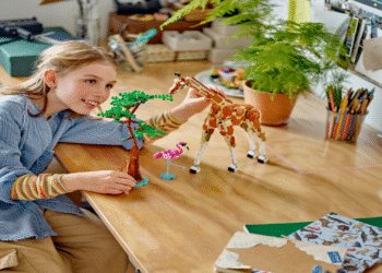 Bé học tiếng Anh hiệu quả tại nhà qua LEGO