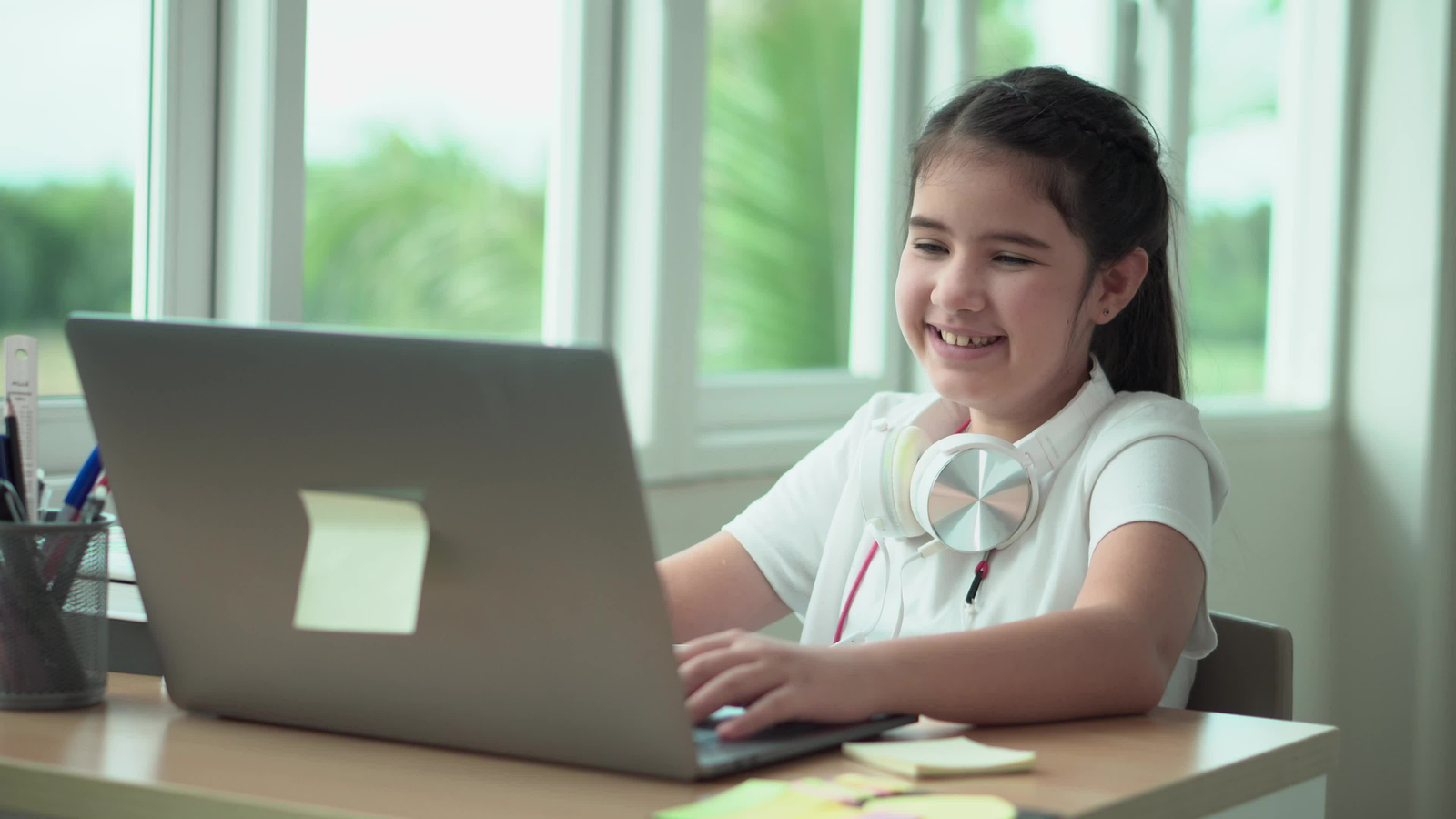 Có nên chọn học tiếng Anh online cho bé giúp phát âm chuẩn không?
