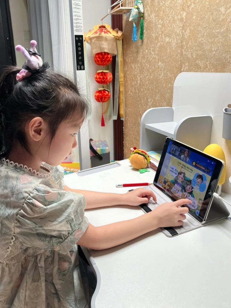 Bé Học Bảng Chữ Cái 